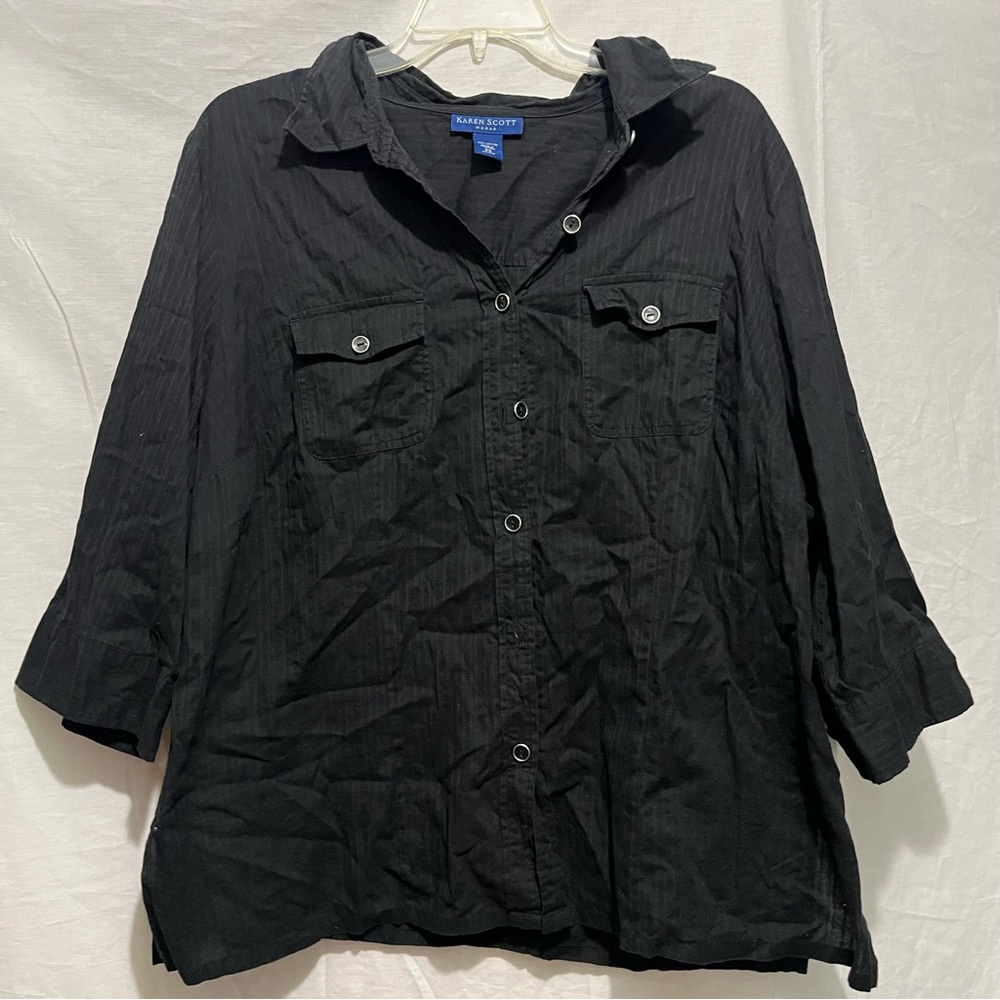 Black button down shirt🟦